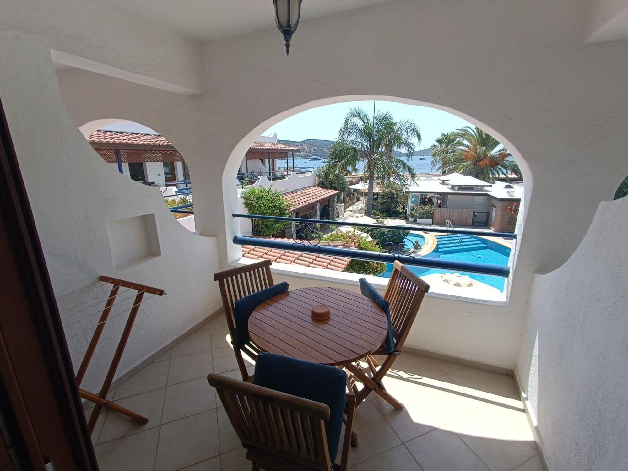 Uzhan Beach Hotel Bitez Buitenkant foto
