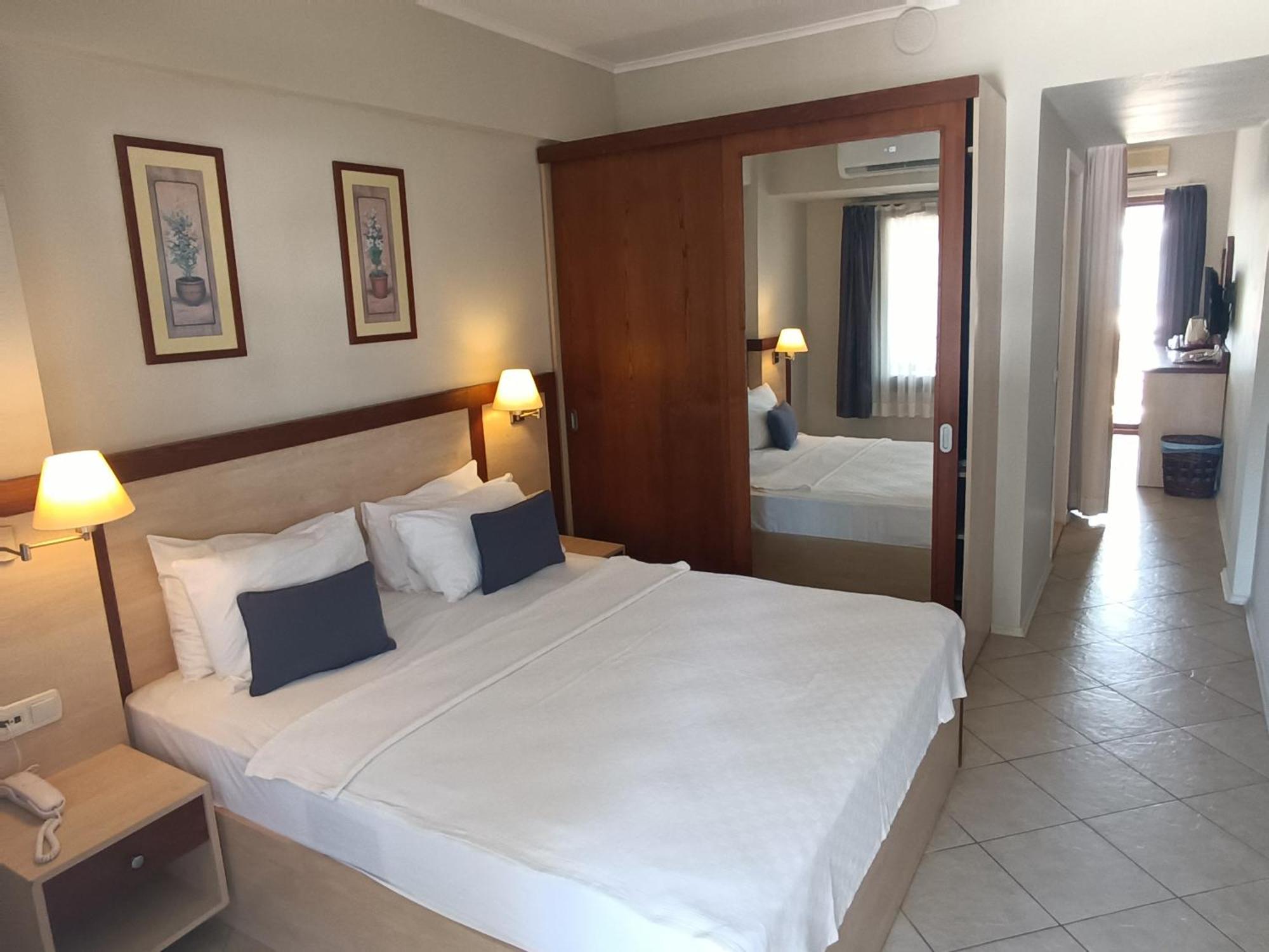 Uzhan Beach Hotel Bitez Buitenkant foto